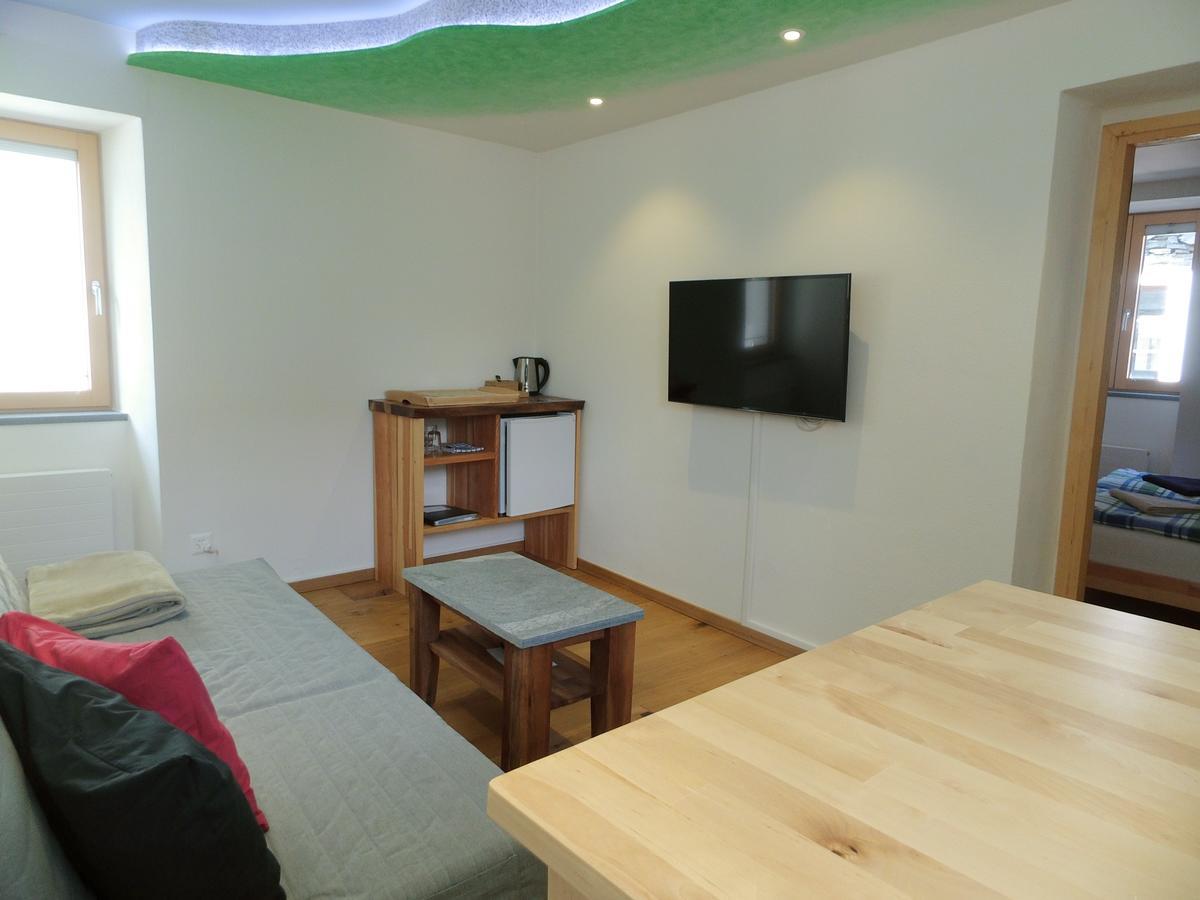 Guesthouse "Castello Del Nucleo" Intragna TI Zimmer foto